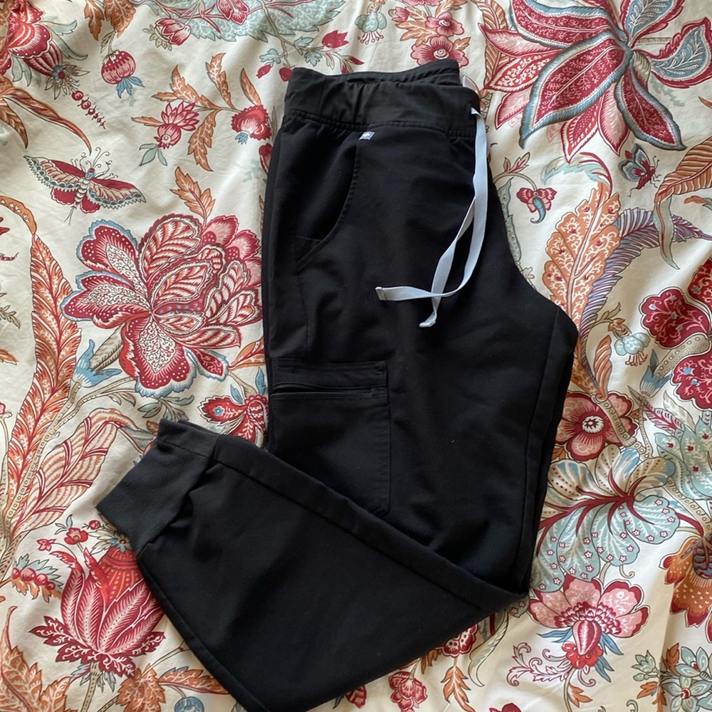 Figs Zamora womens jogger scrub pant, medium petite, black
